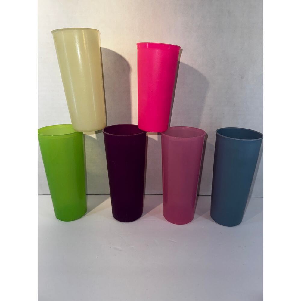 6 Tupperware tumblers 12oz cups